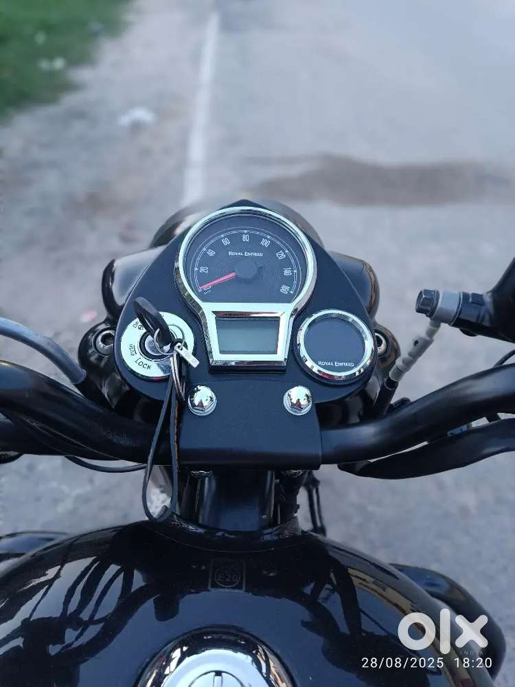 Royal enfield classic 350 dark stealth black 2024 last
