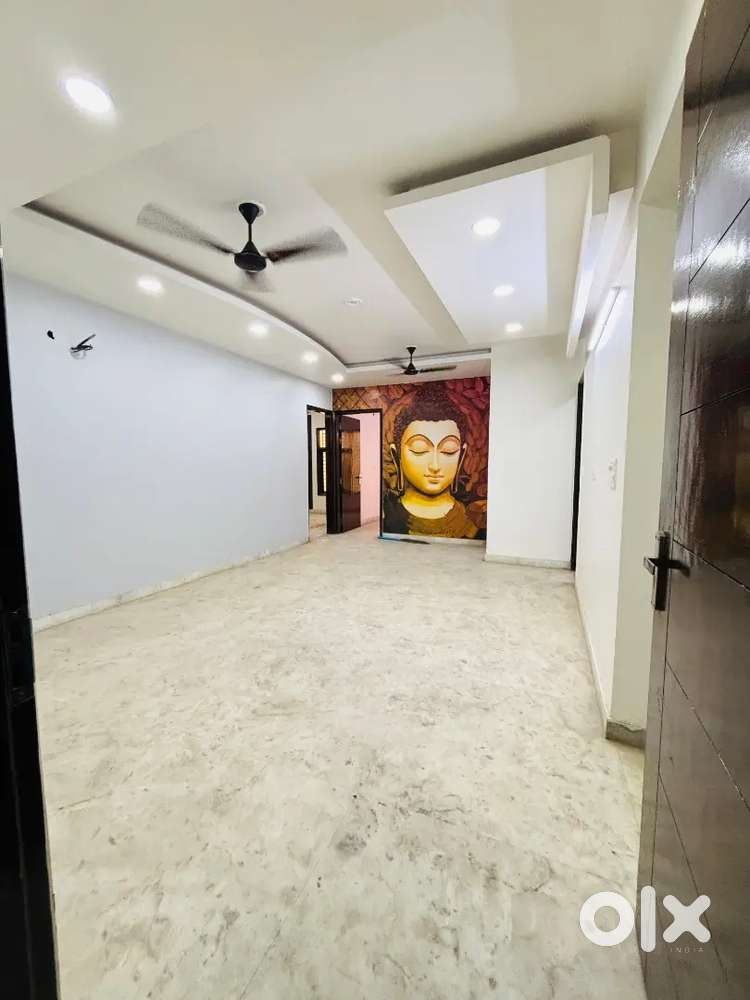 3 bhk 100 gaj with lift car parking igl gas pipe 20 ft wide road