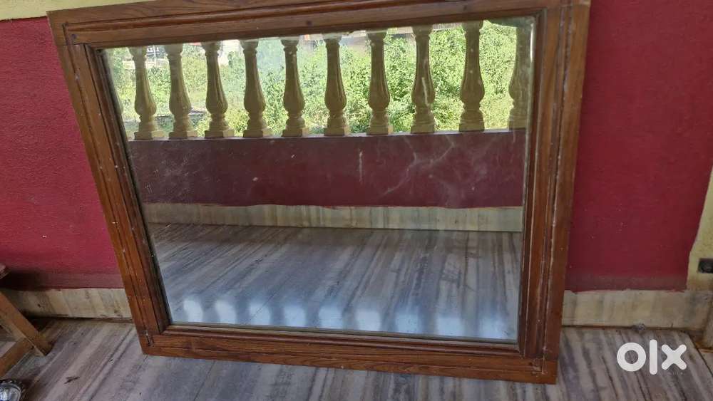 Wall mirror