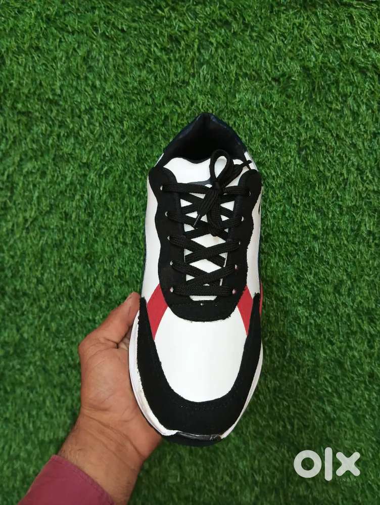 Sports shoes