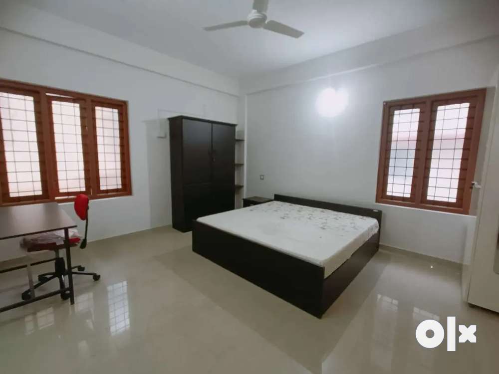 2BHK brand new Apartment (Semifurnished) at kowdiar only 17000/- rent