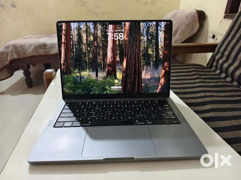 MacBook pro M1 pro 2021 A2442 14 inch , 16gb ram , 512gb ssd neat