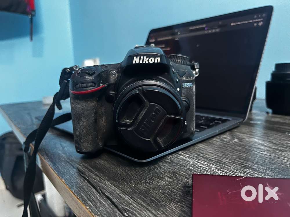Nikon D7200 with 50mm tripod and Flash
