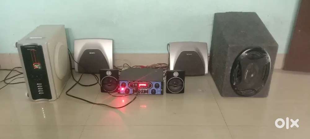 Four speaker connecting amplifier