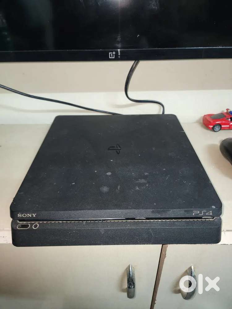 Play station 4 slim