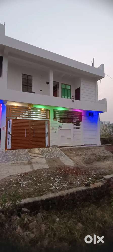 Aapna makan bech raha hu