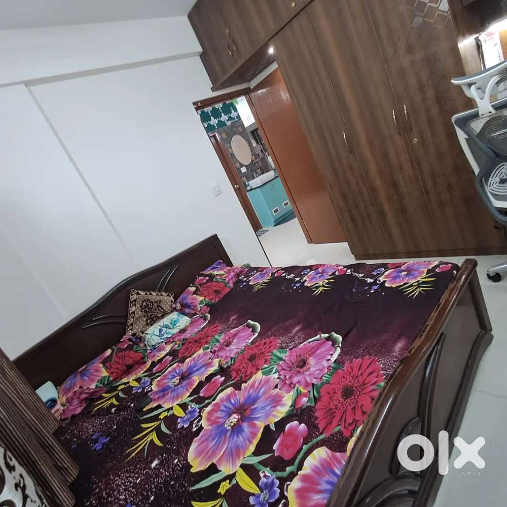 King Size Double Bed with Comfortable Mattress – Excellent Condition