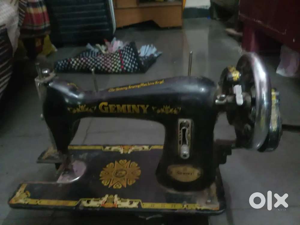 Sewing machine for sale