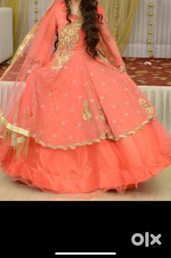 Ladies Designer Gown (M)