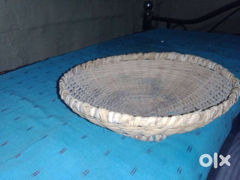 Its a bowl l made of natural  bamboo when you  keep fruits and veggies