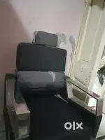 Salon chair used only 1 month