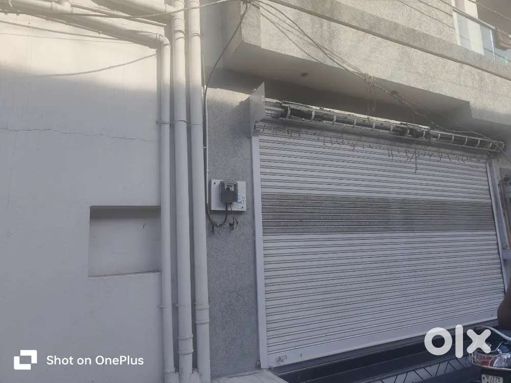 Available space for Commercial furnished shop