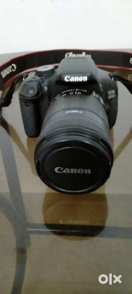 CANON DSLR camera ( 600D , made in Japan)