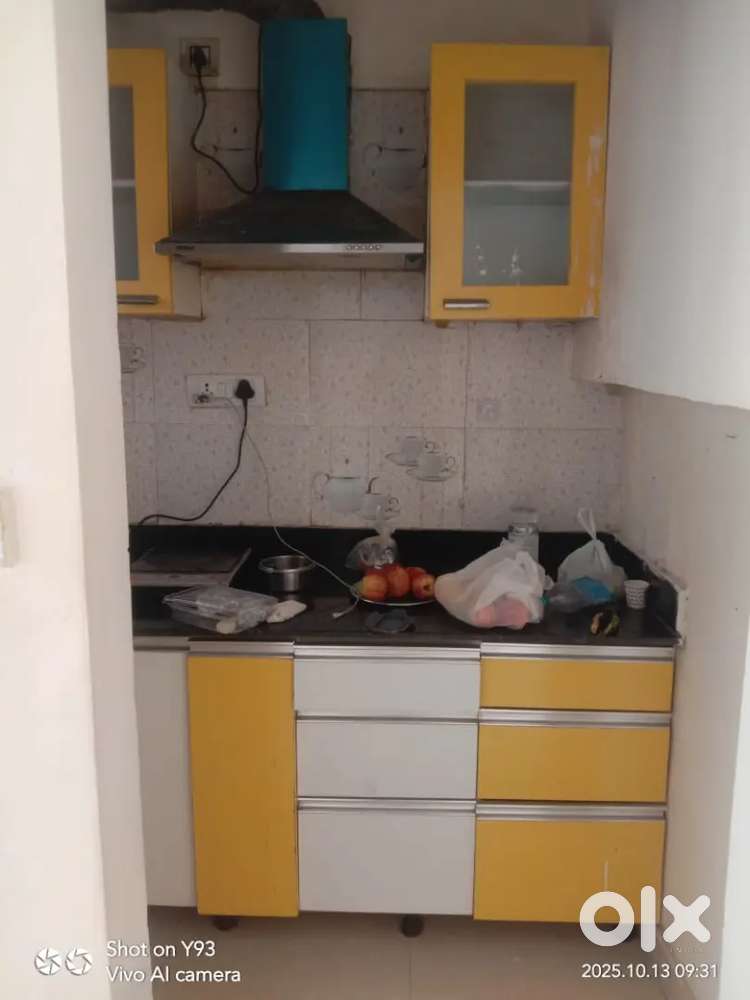 ONLY FOR FEMALES 1BHK BUILDER FLOOR AVAILABLE ON RENT