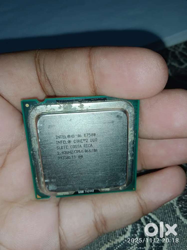INTEL CORE CHIP FOR SALE  GOOD CONDITION FOR INQUIRY MASSAGE ME