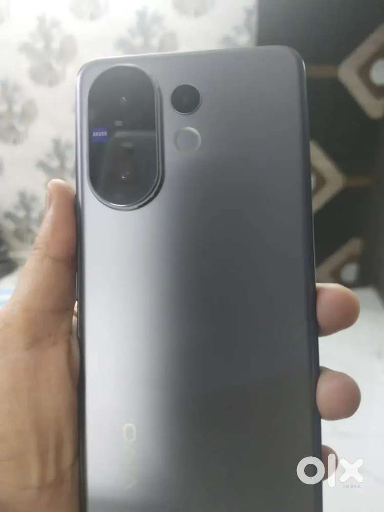Vivo v60 8gb 128 gray colour 10 days old mobile