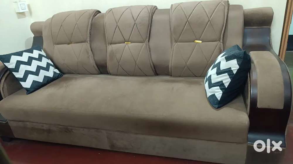 THE LUXURIOUS PREMIUM ROYAL 6 FEET SOFA