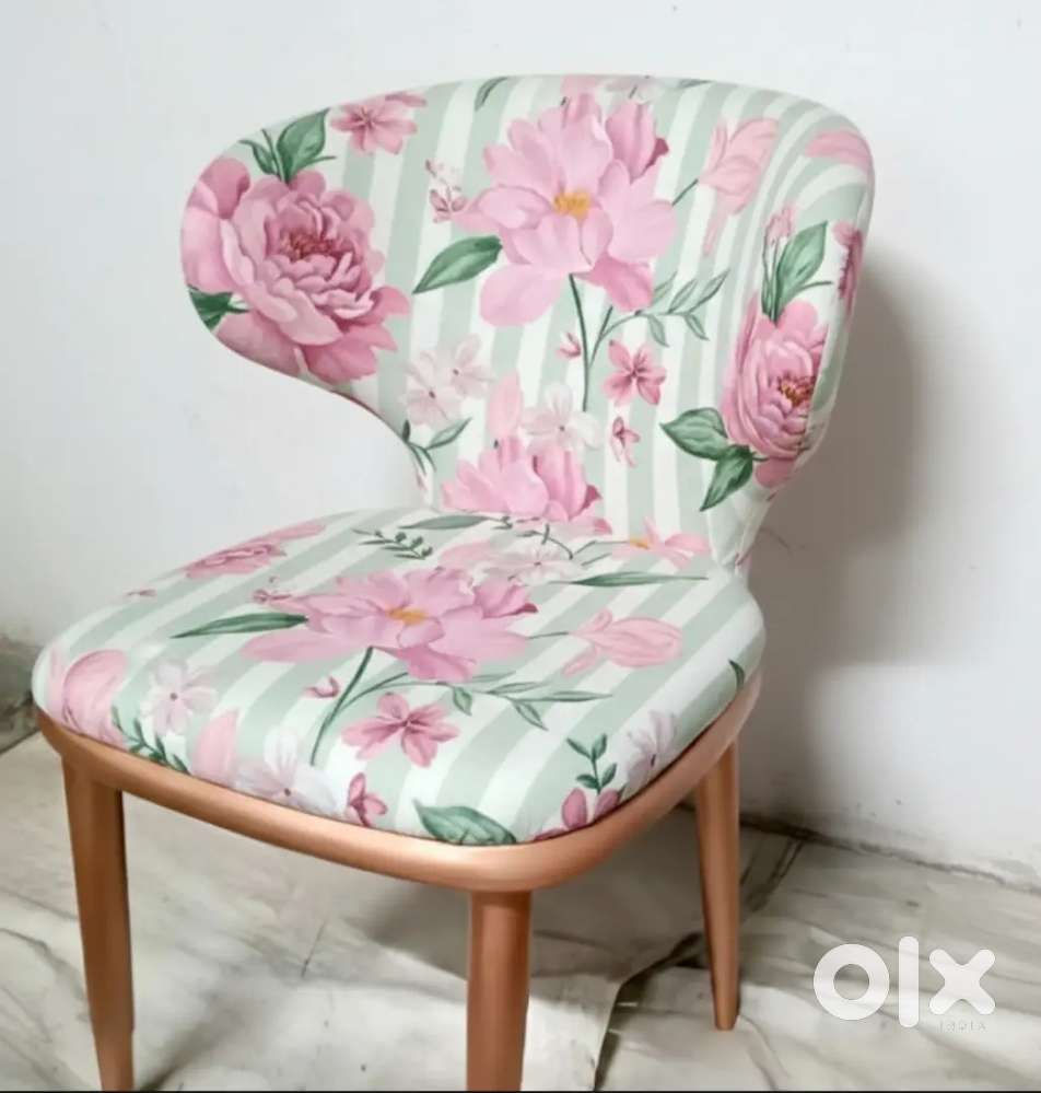 Moderate Design Single Piece Chair