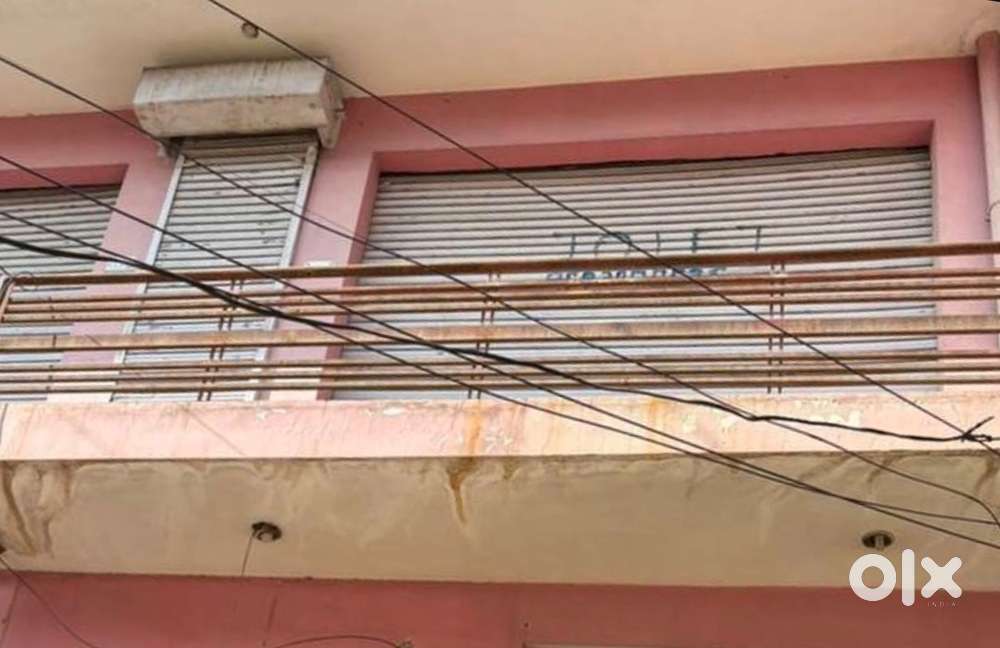 Well furnished shop available for rent