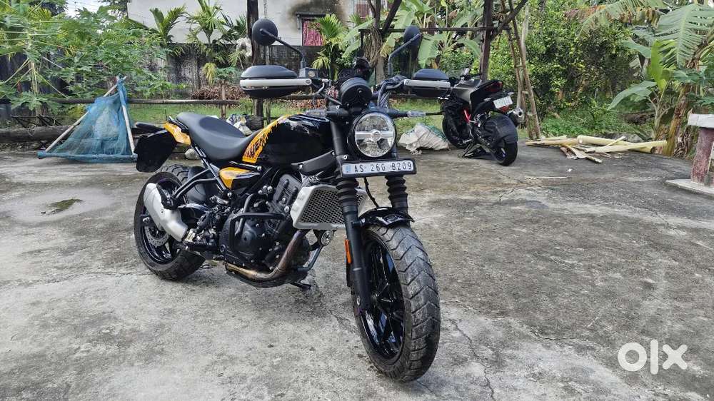 Royal Enfield guerrilla 450 5months old no single scratches