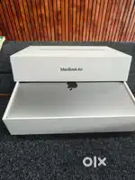 MacBook Air (Retina, 13-inch,i5, 8/512,2020) with full box & charger