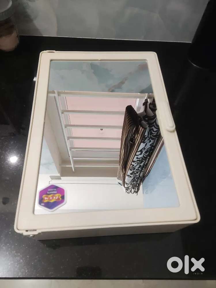 New box piece mirror and racks