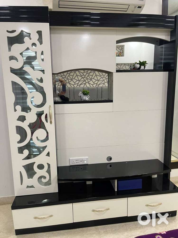 TV Unit In Glossy Black Walnut Finish for TV's upto 40