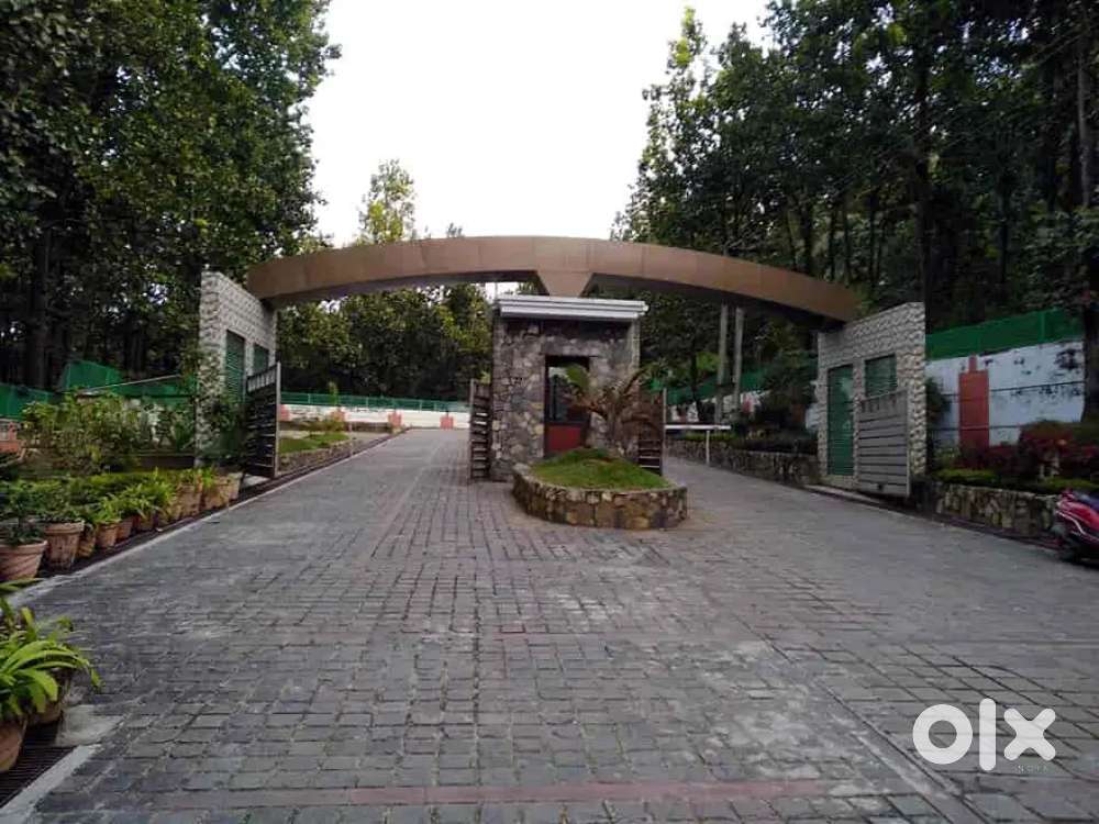 Plot in a gated society