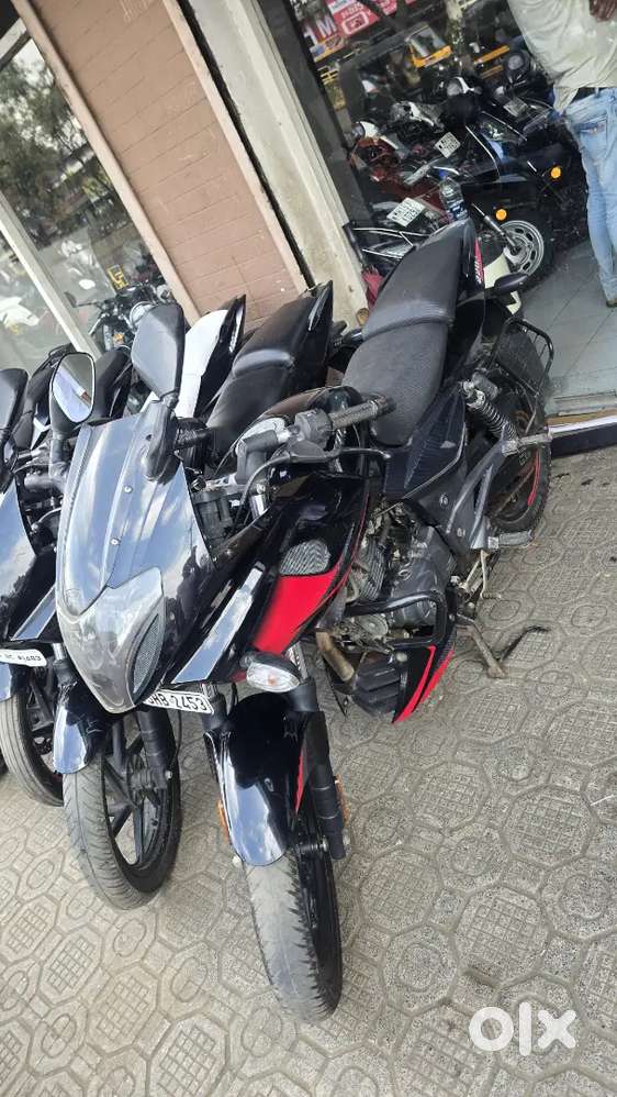 Bajaj Pulsar 220 BS4. available available the bike zone