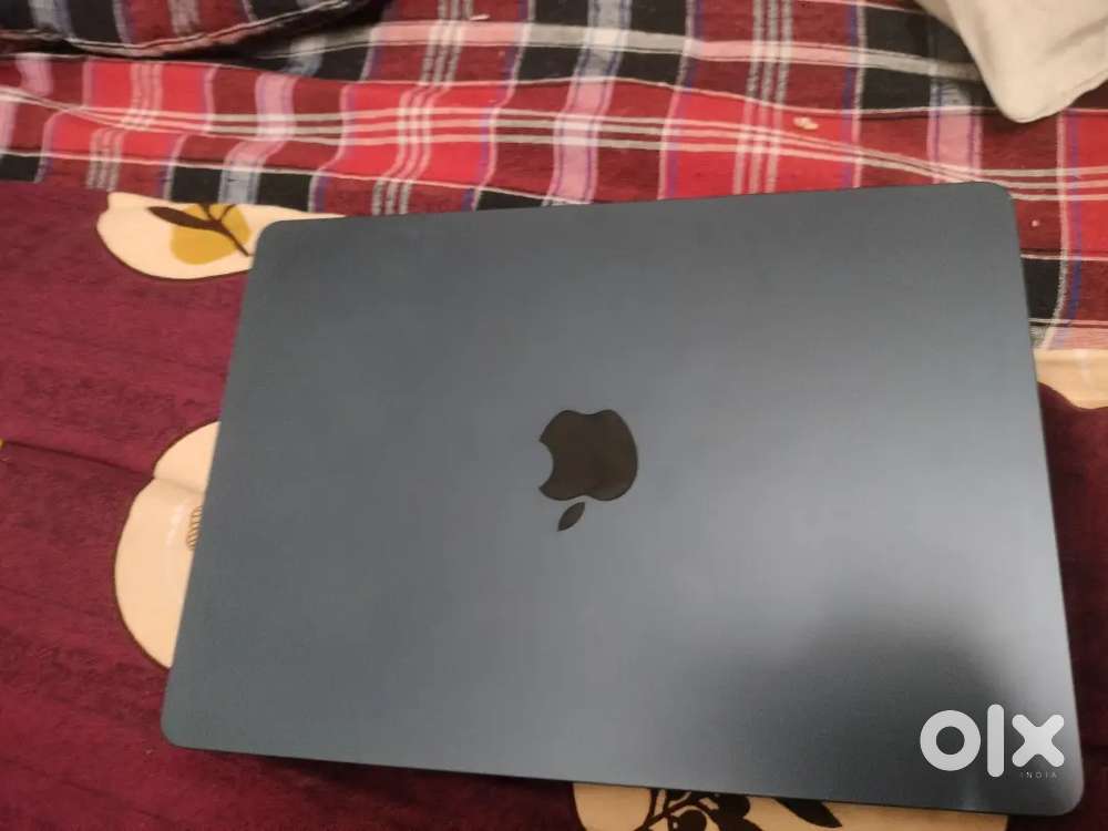 MacBook M2 mint condition