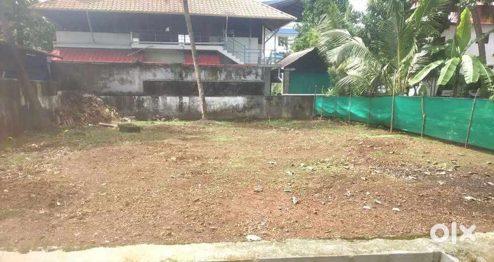 Built independent house 8 cent land rectangular plot vyttila