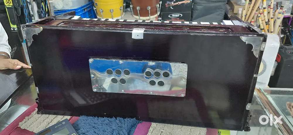 Harmonium with coupler
