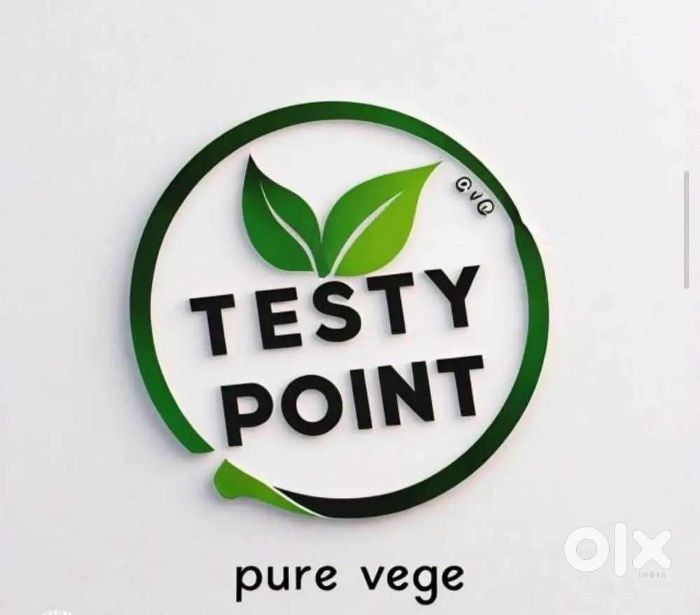 Cloud kitchen chief and helper