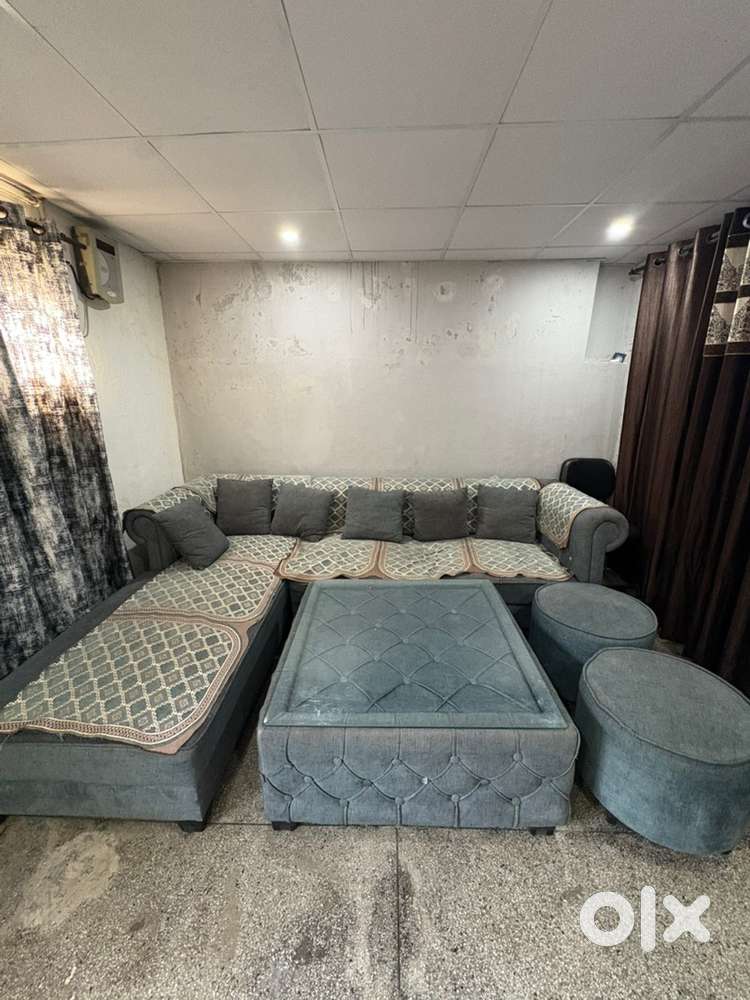 Sofa set with centre table