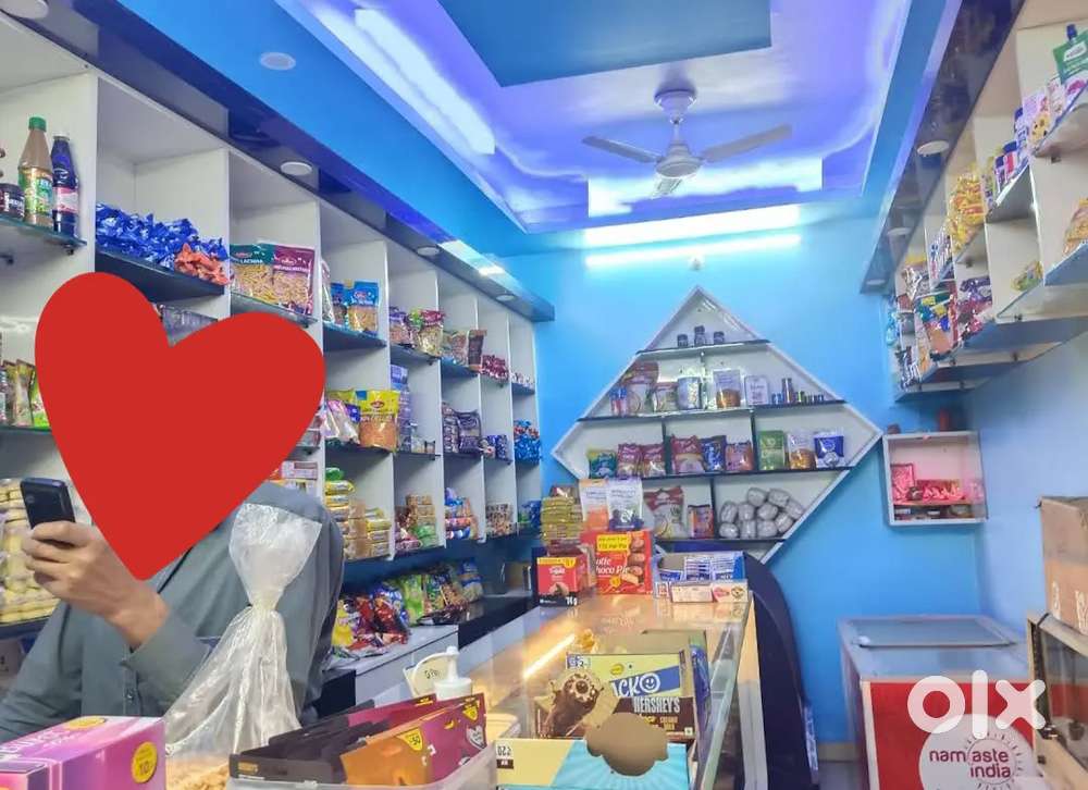 Lucknow Para Ramleela ground ke pass men Road ki shop hai