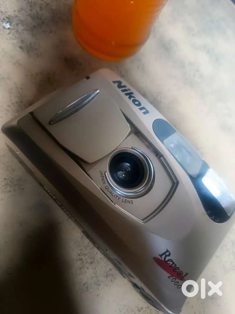 Camera Nikon Reveal 2000