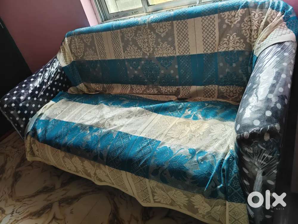 Immaculate 2+1 Sofa Set with matching cover Steal Deal in Chandannagar