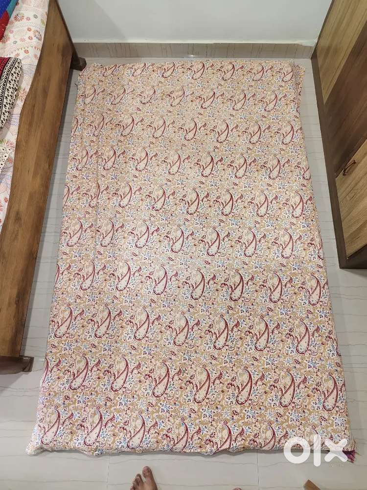 4x6.5ft mattress perfect for two good condition less used queen size