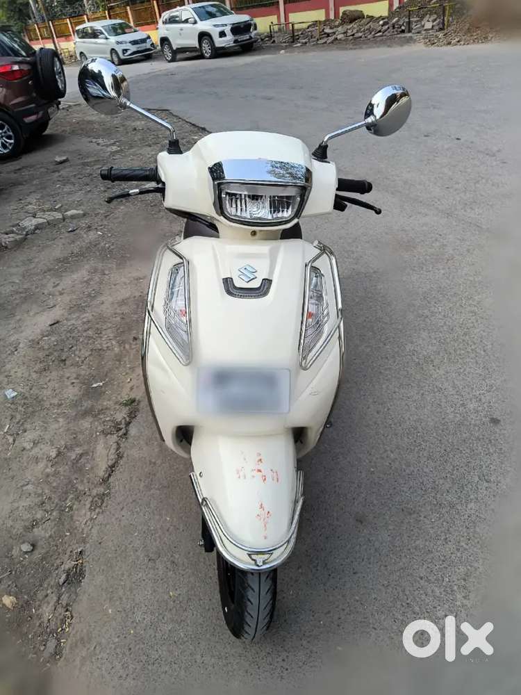 4 months old Access 125 Ride Connected Top Model in mint condition