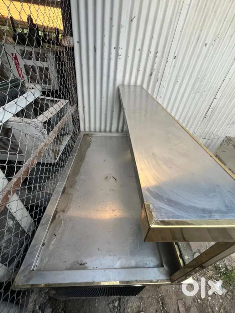 Plan counter golden colour good condition like a new