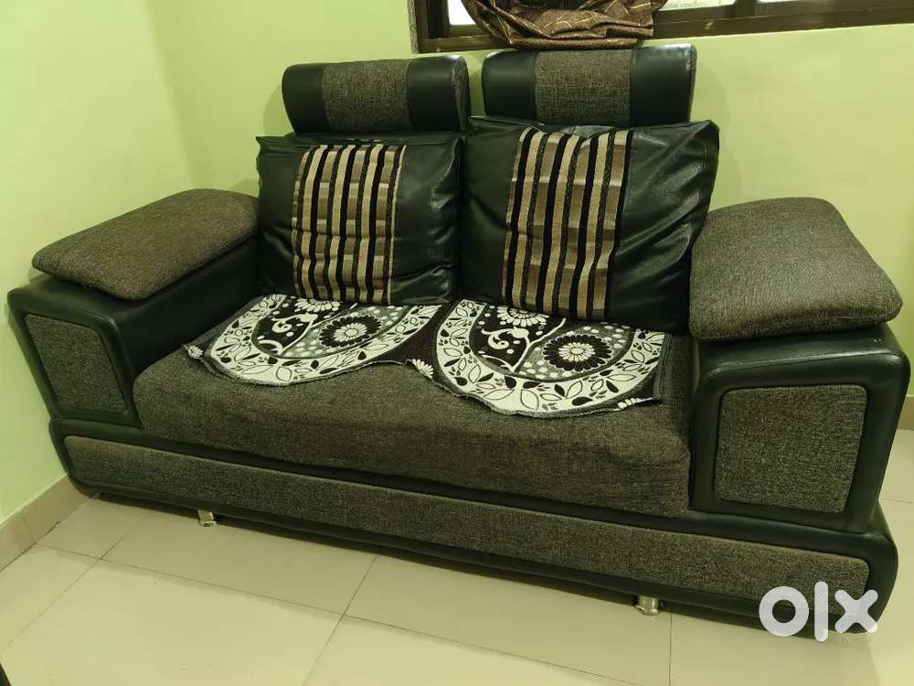 5 Seater Sofa With Cushion