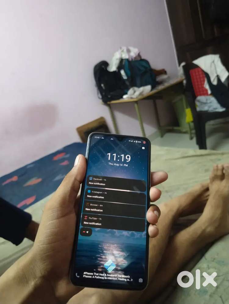 V21 5G 8/128 64 mega pixels camera 44 wat charges