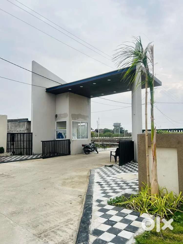 Indore ujjain road par plots
