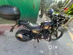 Motorcycle with topbox