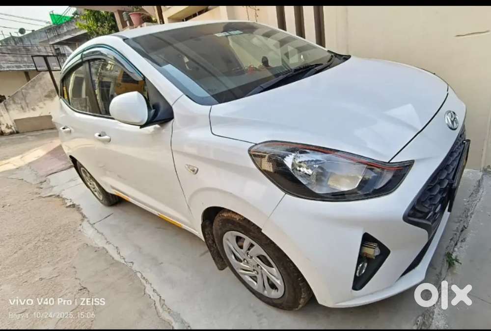 Aura taxi car urgent sale