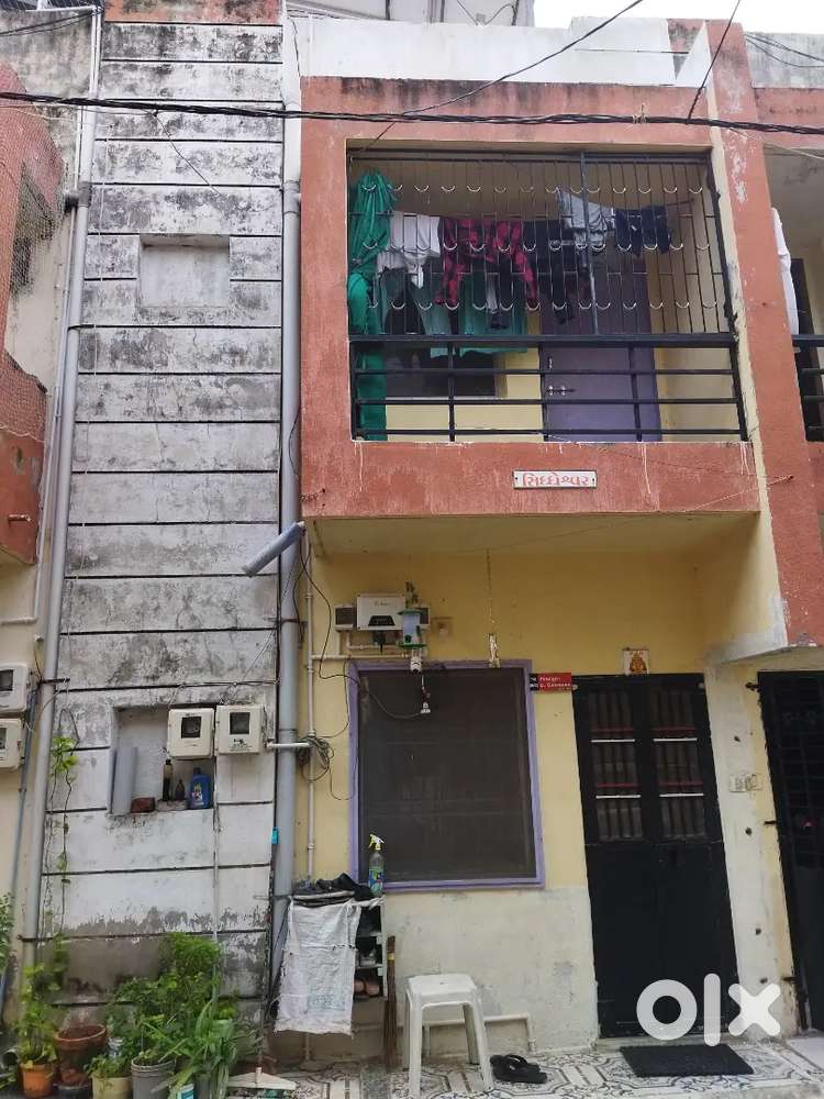 Urgent sell 2 bhk ready to move