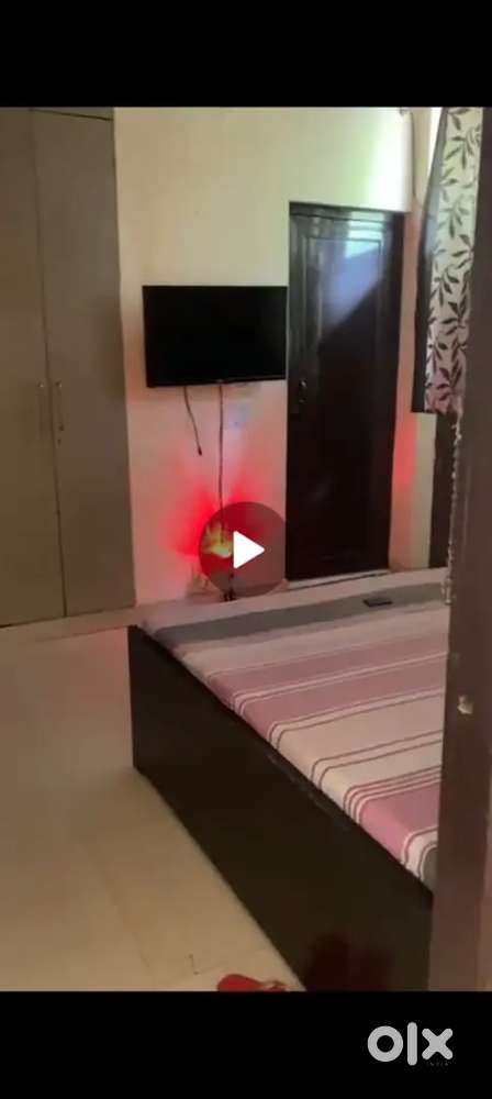 Female flatmate needed urgent