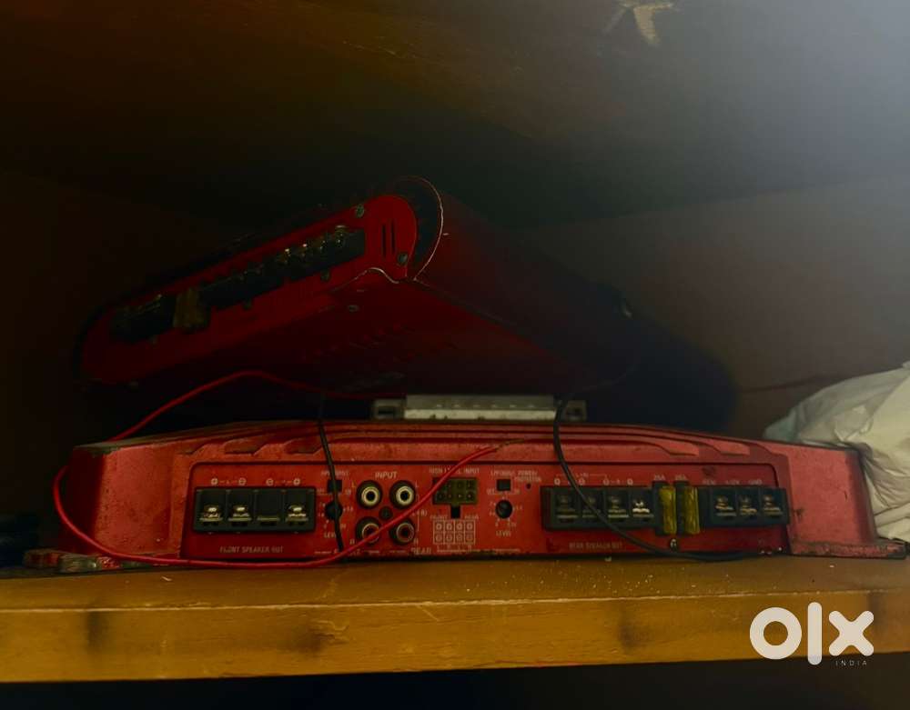 Bass tube with amplifier