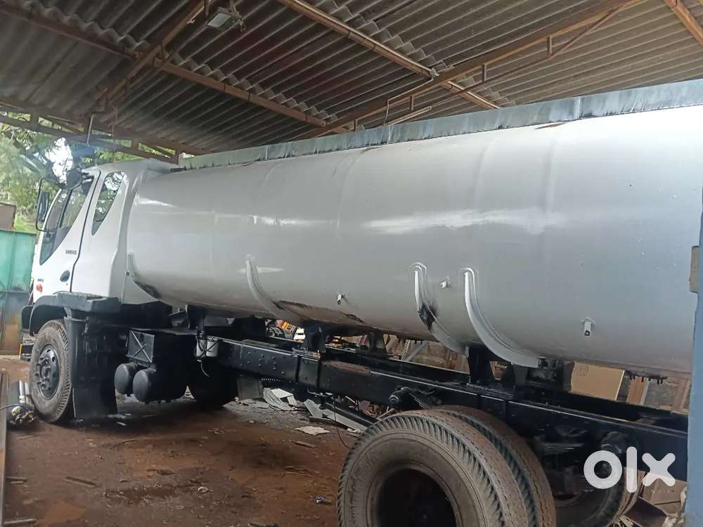 Water tanker lorry driver thevai