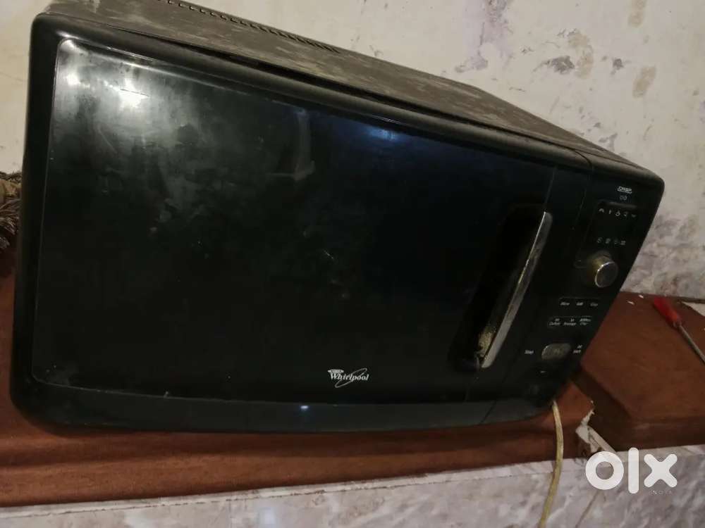Whirlpool micro 25 liter only 2 years old